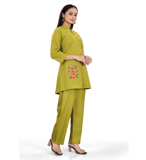 Women's Polycotton Floral Printed Mandarin Collar 3/4 Sleeve Kurti With Pant Co-ord Set (Olive Green)